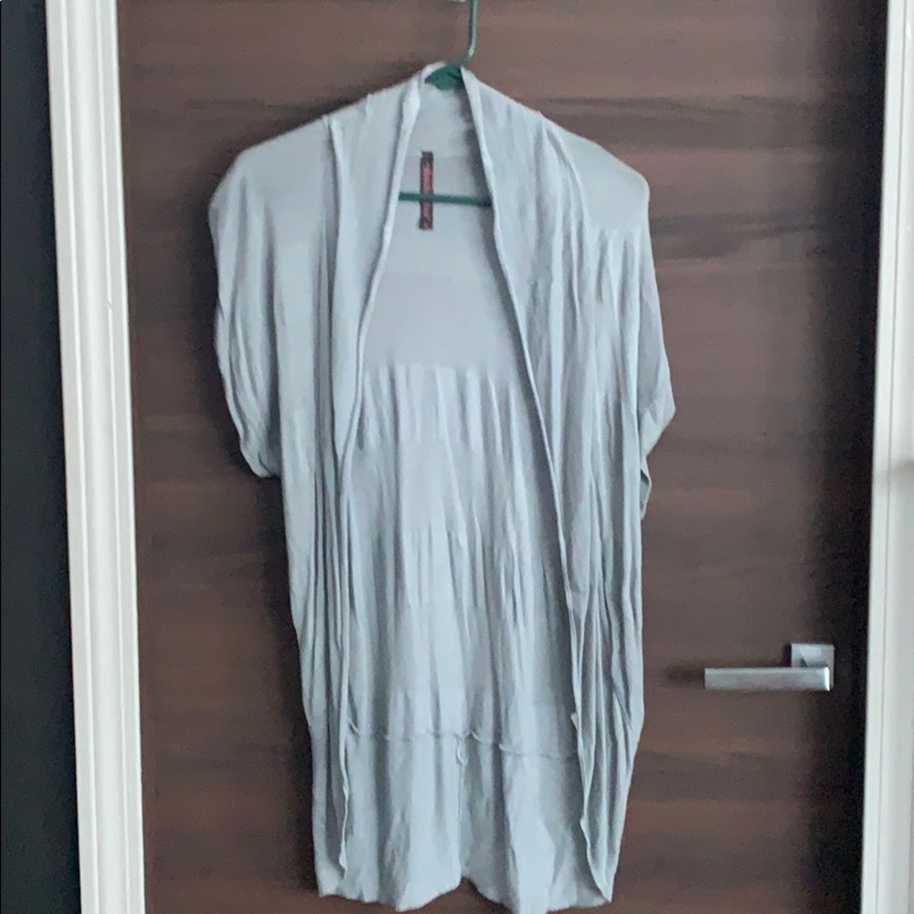 Light gray short sleeved sweater.